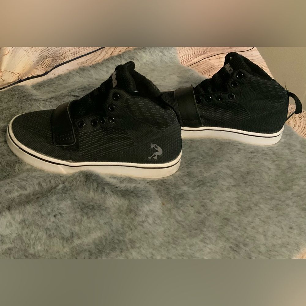 Shaq Kids Casual Athletic Black High Top Shoes Size 1